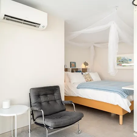 Number 39, Town Centre - Adults Only Тавира